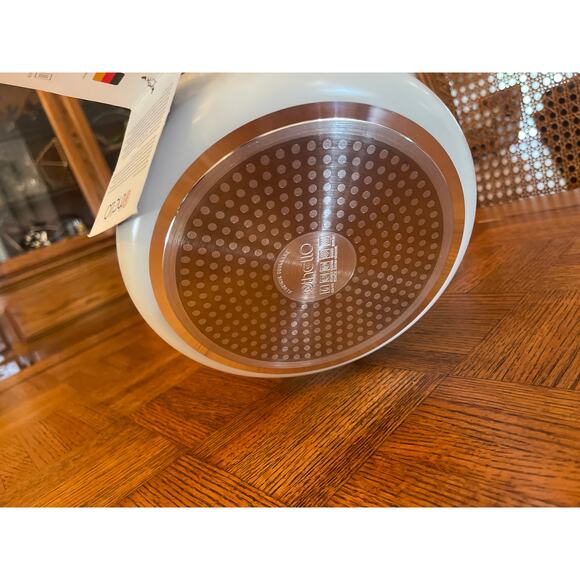 Othello 3 quart casserole, heavy duty aluminum with ceramic coating interior - Picture 6 of 6